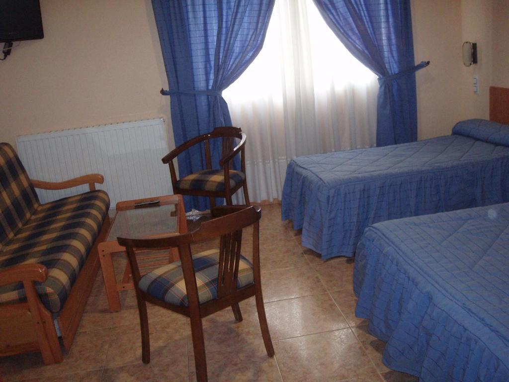 Hotel Los Hermanos Ocaña Quarto foto